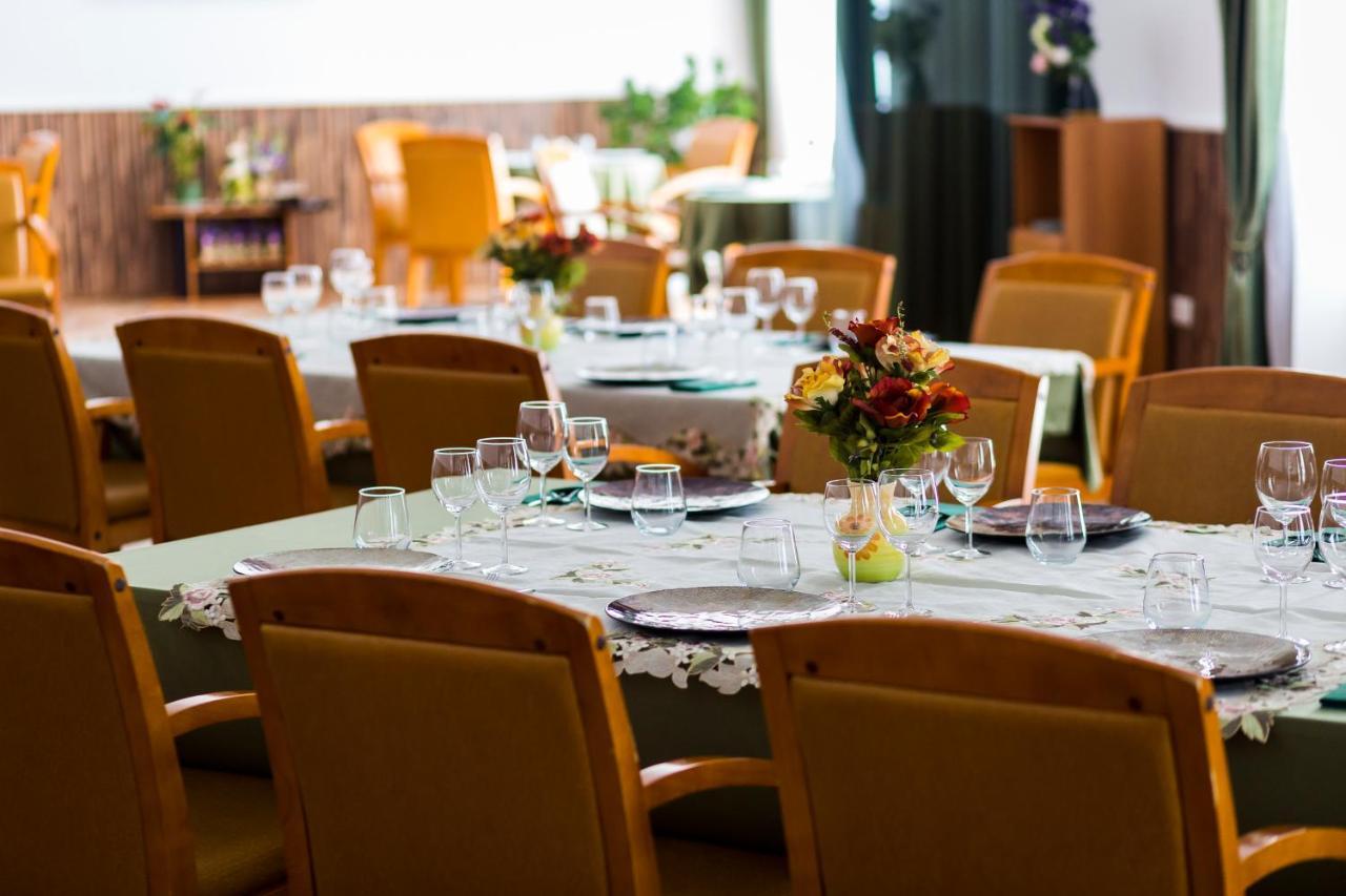 Royal Inn Busteni-Adults Only Bagian luar foto