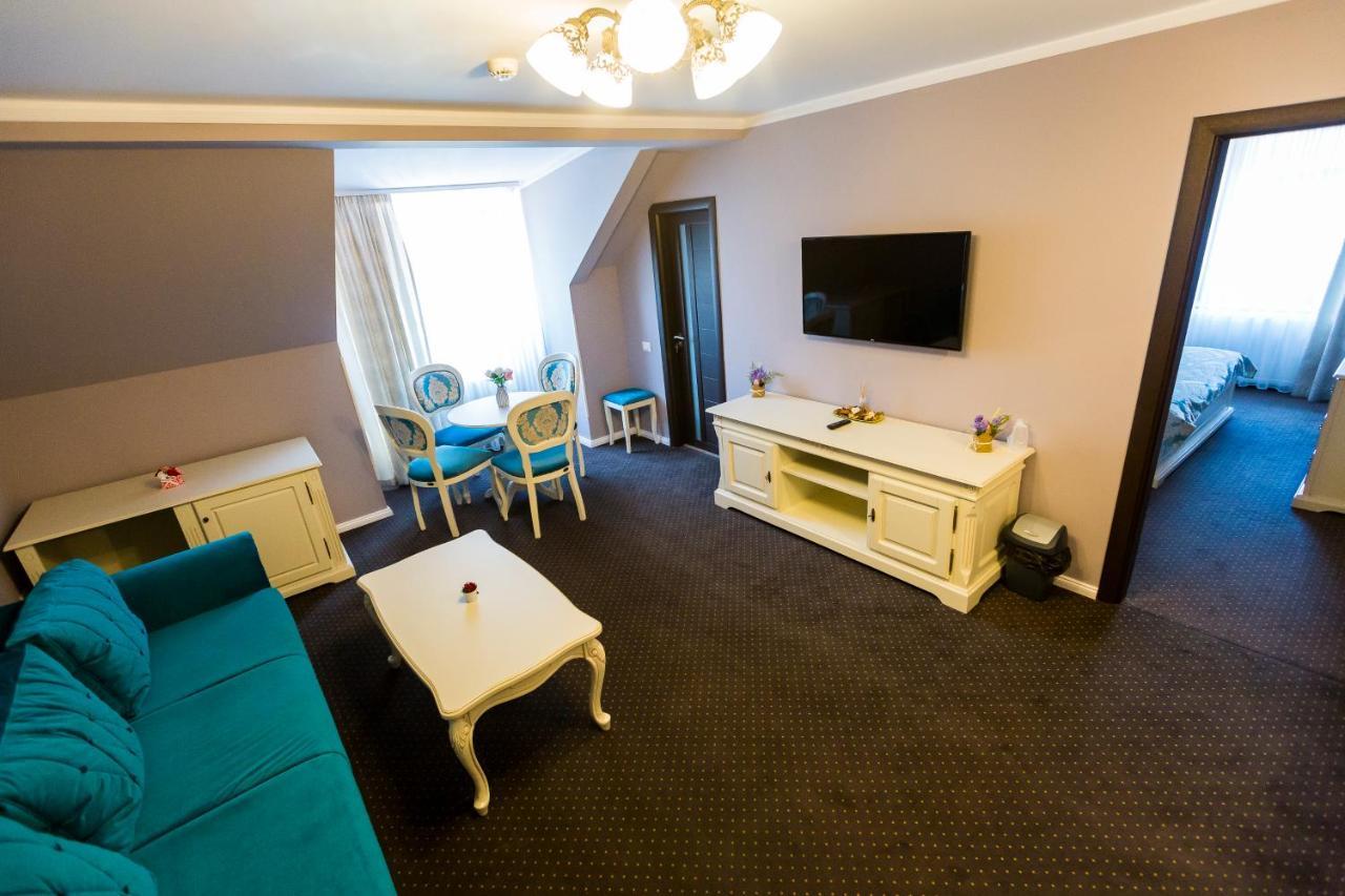 Royal Inn Busteni-Adults Only Bagian luar foto