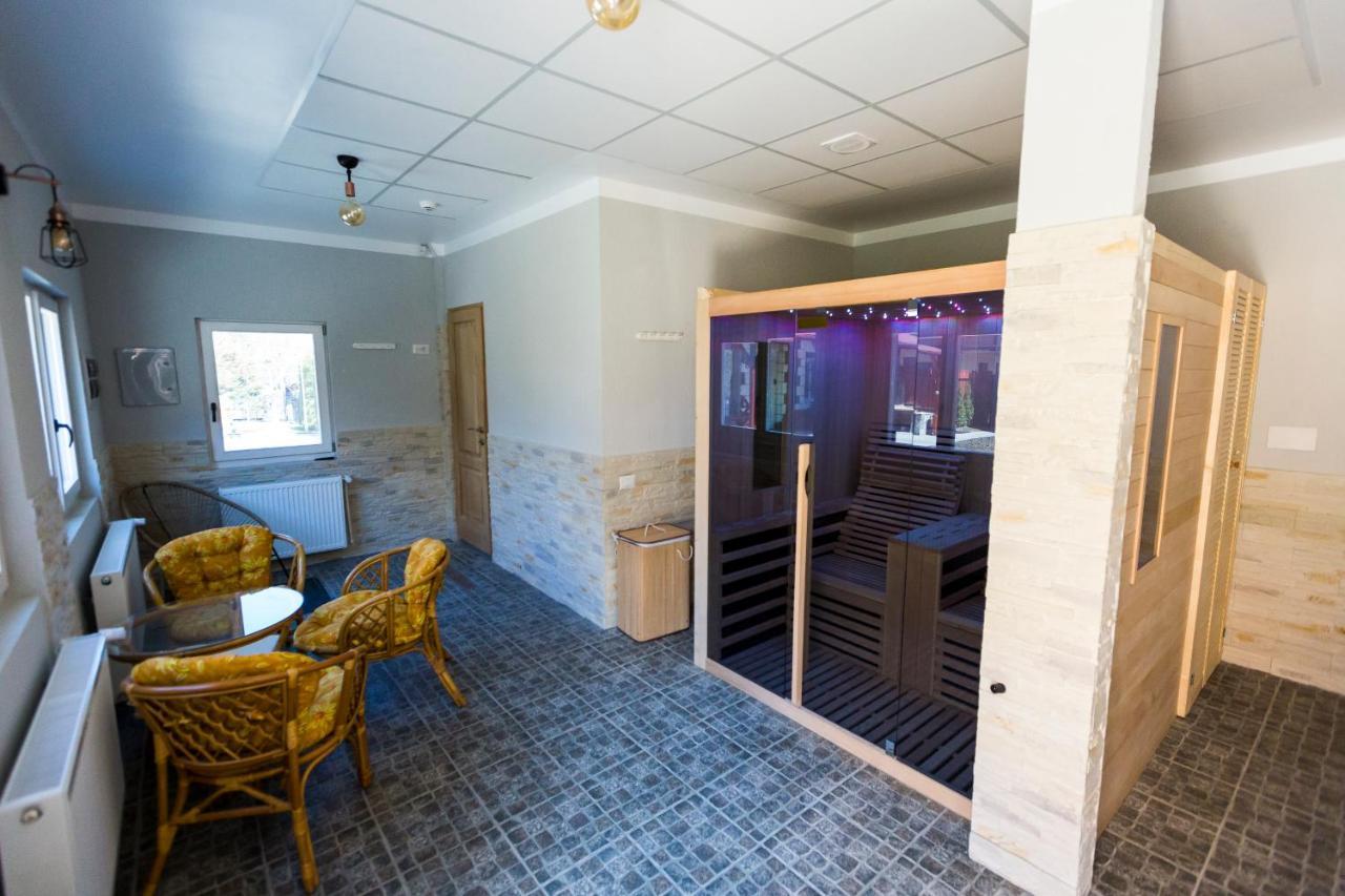 Royal Inn Busteni-Adults Only Bagian luar foto