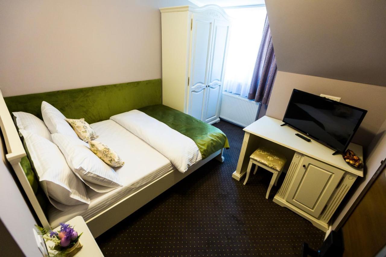 Royal Inn Busteni-Adults Only Bagian luar foto