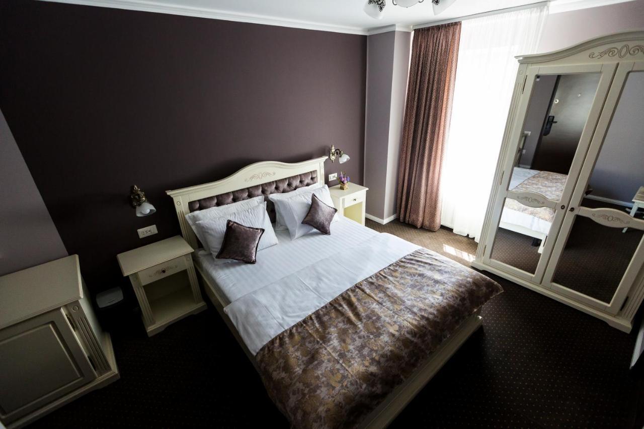 Royal Inn Busteni-Adults Only Bagian luar foto