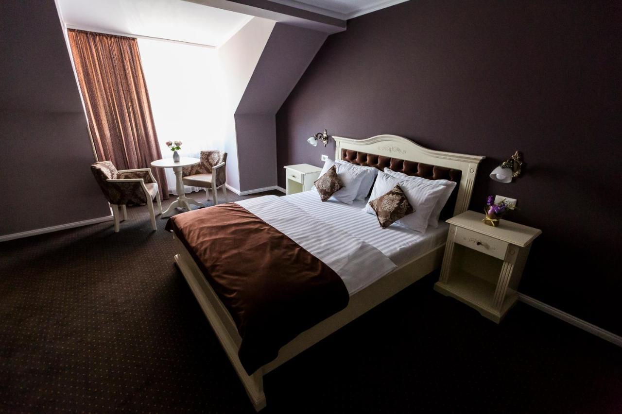 Royal Inn Busteni-Adults Only Bagian luar foto