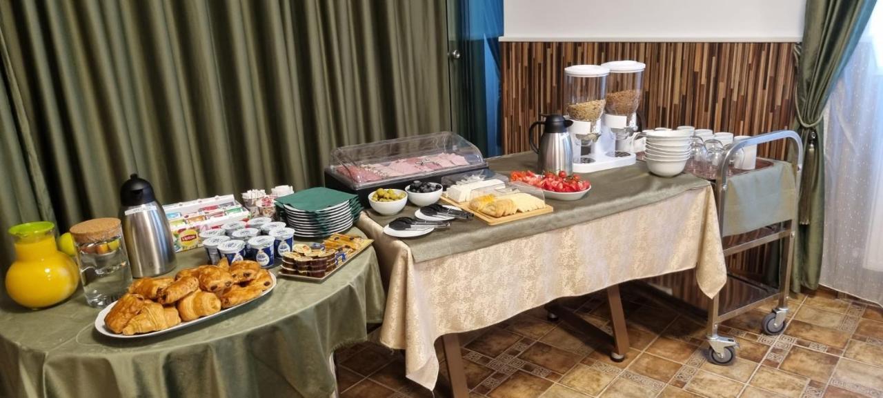 Royal Inn Busteni-Adults Only Bagian luar foto