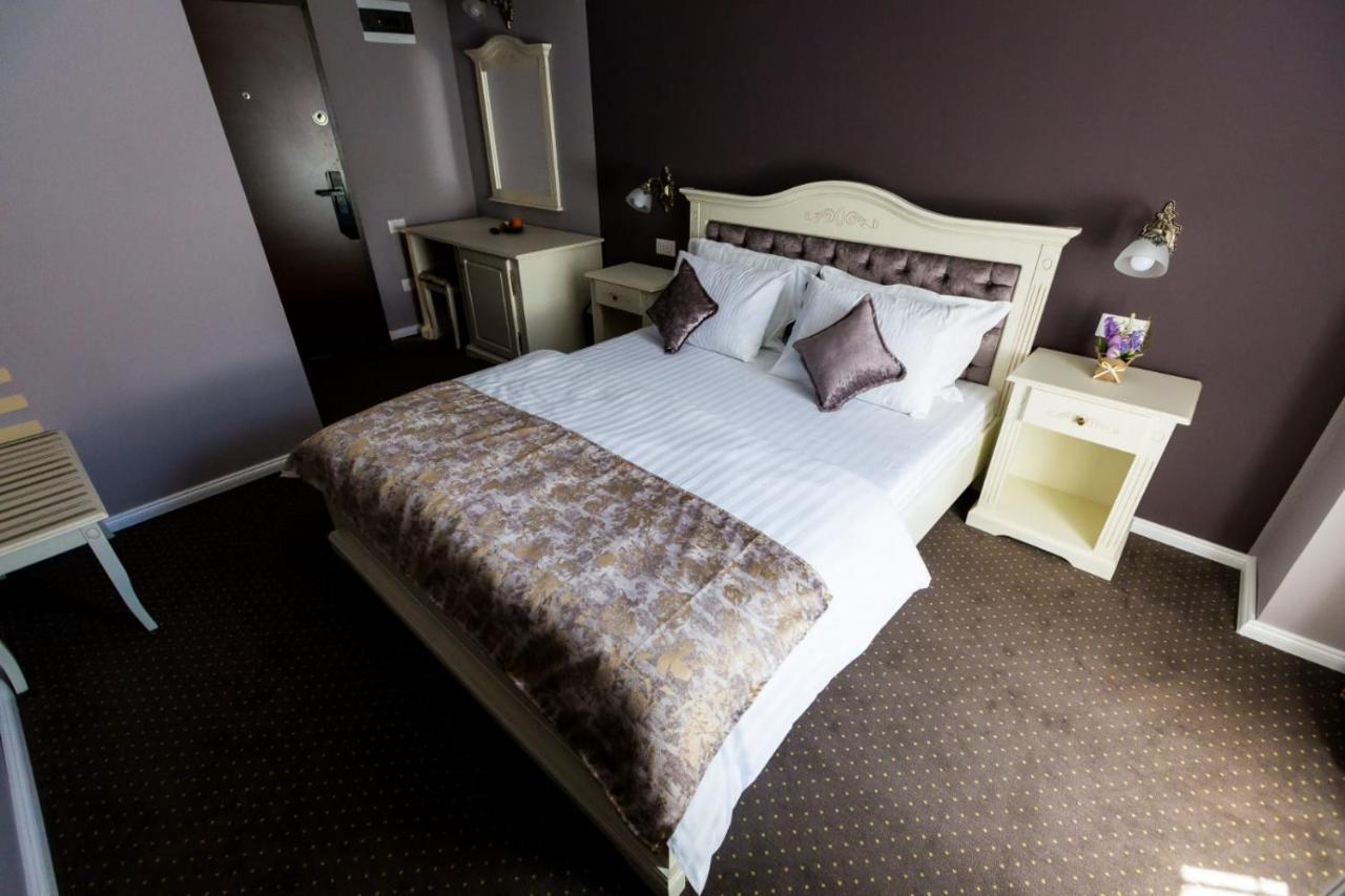 Royal Inn Busteni-Adults Only Bagian luar foto