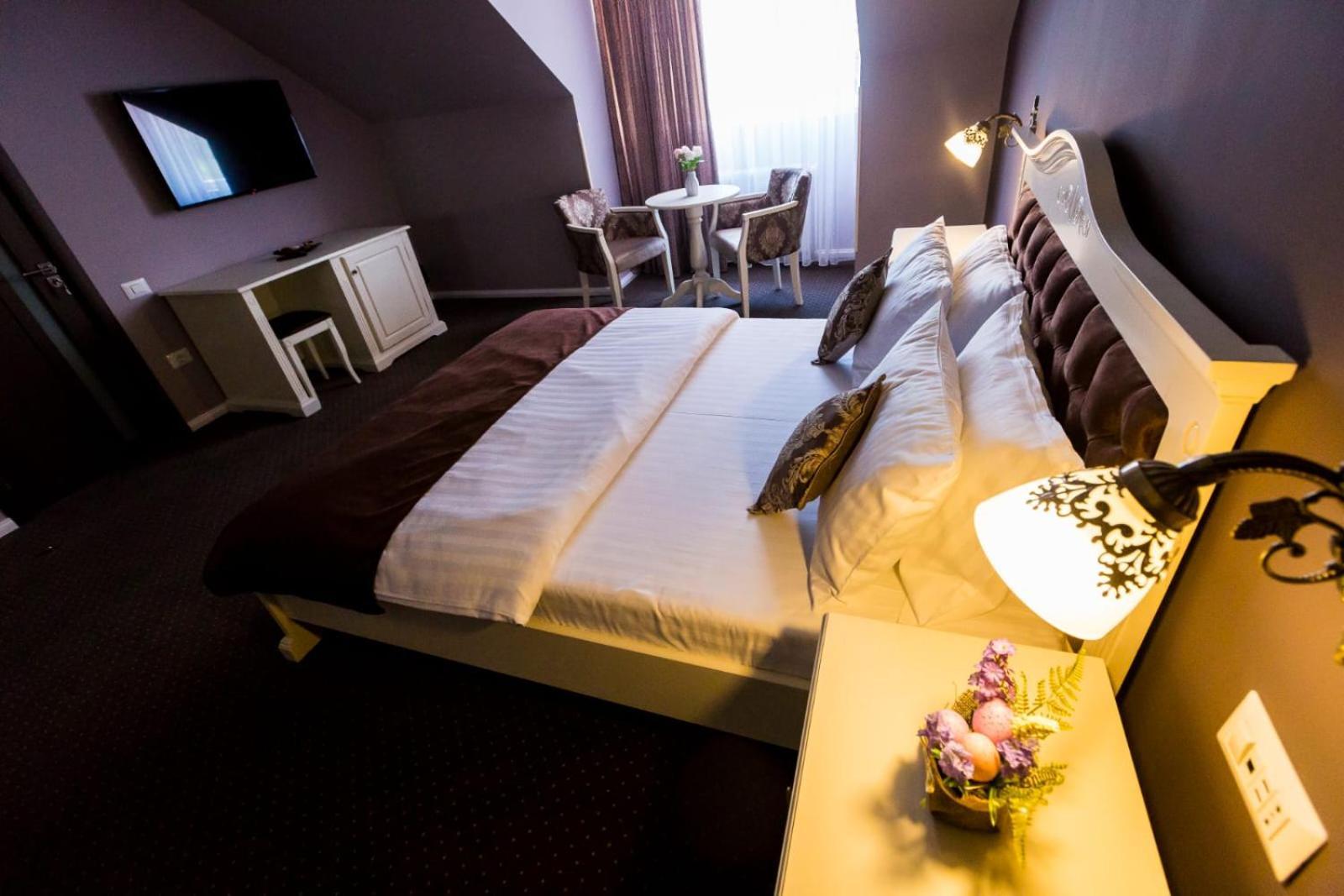Royal Inn Busteni-Adults Only Bagian luar foto