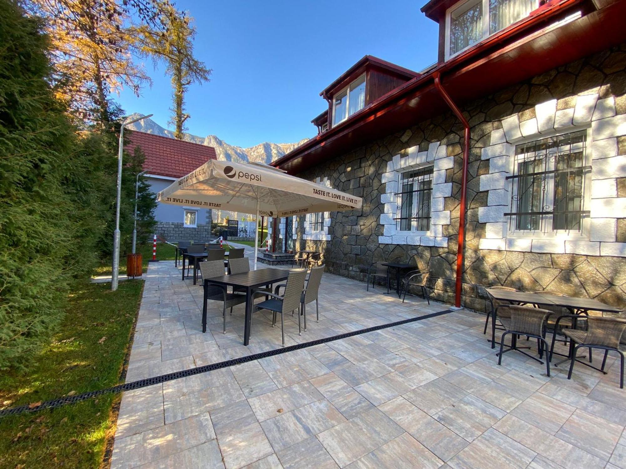 Royal Inn Busteni-Adults Only Bagian luar foto