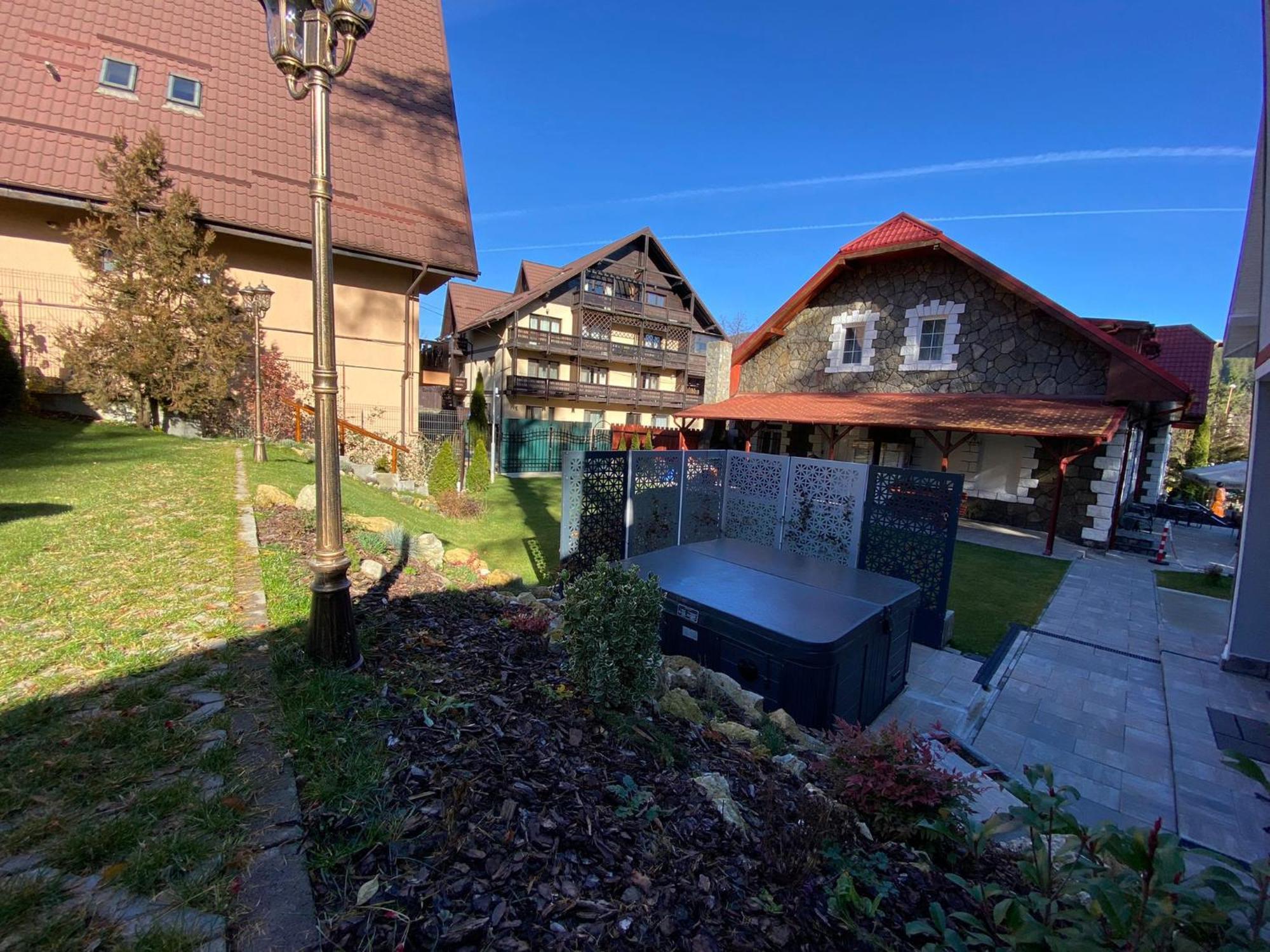 Royal Inn Busteni-Adults Only Bagian luar foto
