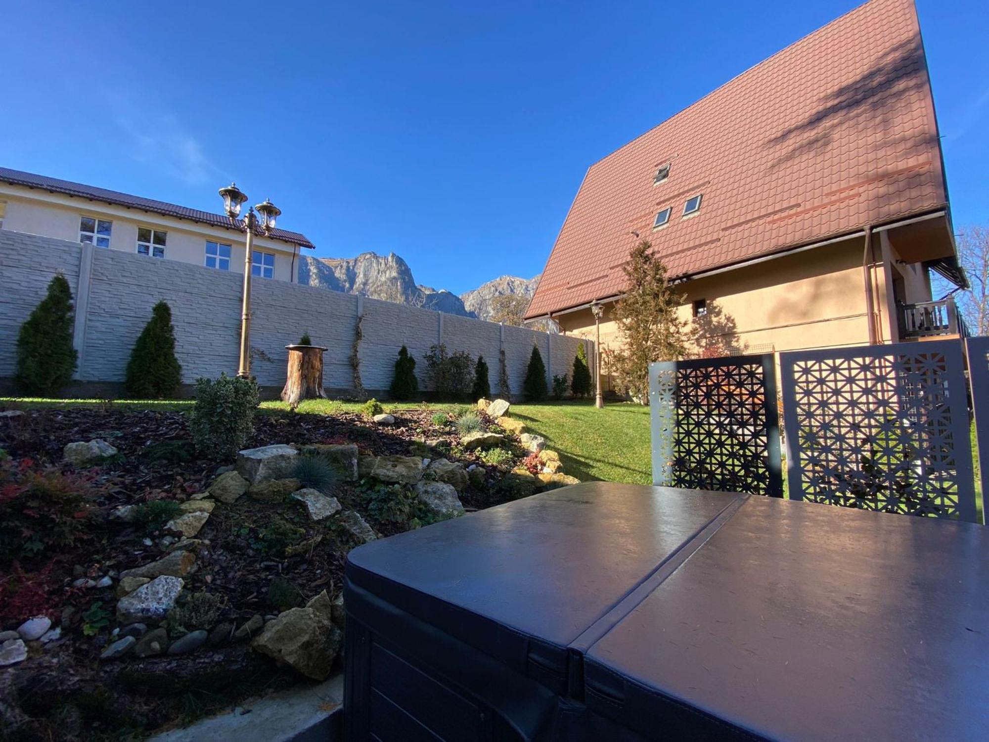 Royal Inn Busteni-Adults Only Bagian luar foto